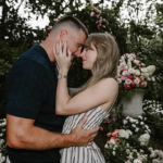 អ្នកគាំទ្រ Taylor Swift ទិញសម្រាមនៅខាងក្រៅពិធីរៀបការក្នុងតម្លៃ ២៥ ដុល្លារក្នុងមួយប្រអប់